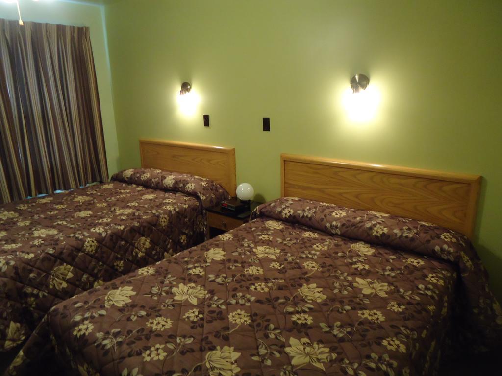 Hotel-Motel Le Pharillon Cap-des-Rosiers Ruang foto